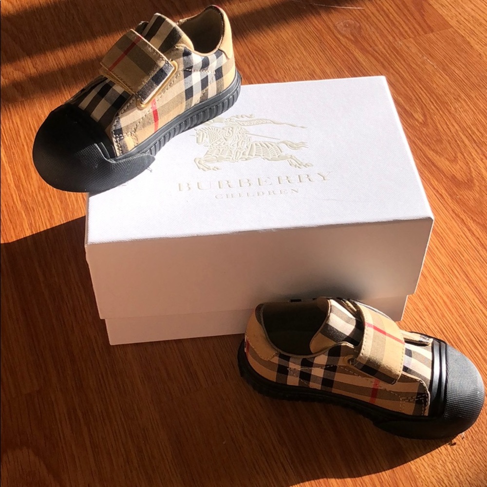 100% Authentic Toddler Burberry shoes with box